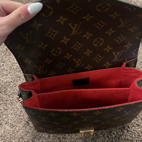 Louis Vuitton Pochette Metis World Tour Edition - Picture 7 of 10